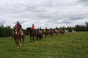 Maastoratsastusta Ruska Laukan tallilla Ruka-Kuusamossa
