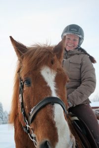 Ruska Laukan tallilla ratsastus- ja teemapäiviä harrastaja perheiden kanssa Ruka Kuusamossa