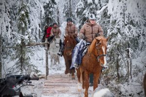 Maastoratsastusta Ruska Laukan tallilla Ruka-Kuusamossa