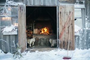 Ruska Laukka tallin pihapiiristä kesä- ja talvikuvia Ruka-Kuusamossa