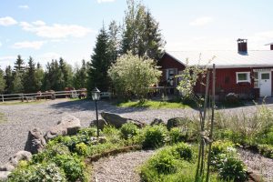 Ruska Laukka tallin pihapiiristä kesä- ja talvikuvia Ruka-Kuusamossa