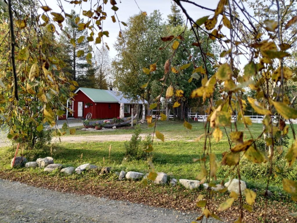 Ruska Laukka tallin pihapiiristä kesä- ja talvikuvia Ruka-Kuusamossa