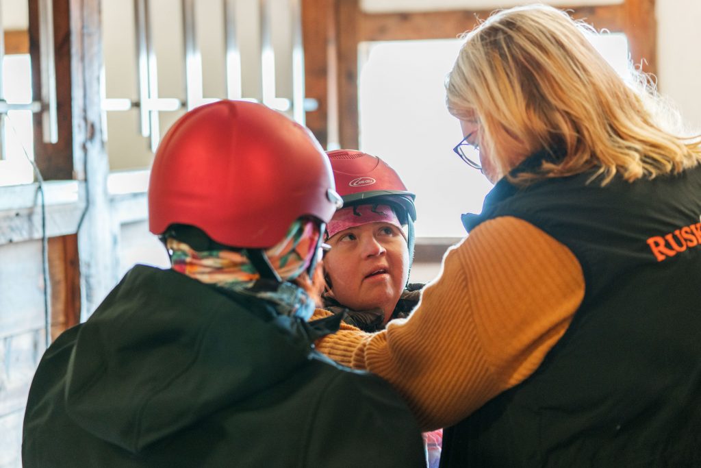 Sosiaalipedagoginen hevostoiminta Ruska Laukan tallilla Ruka-Kuusamossa